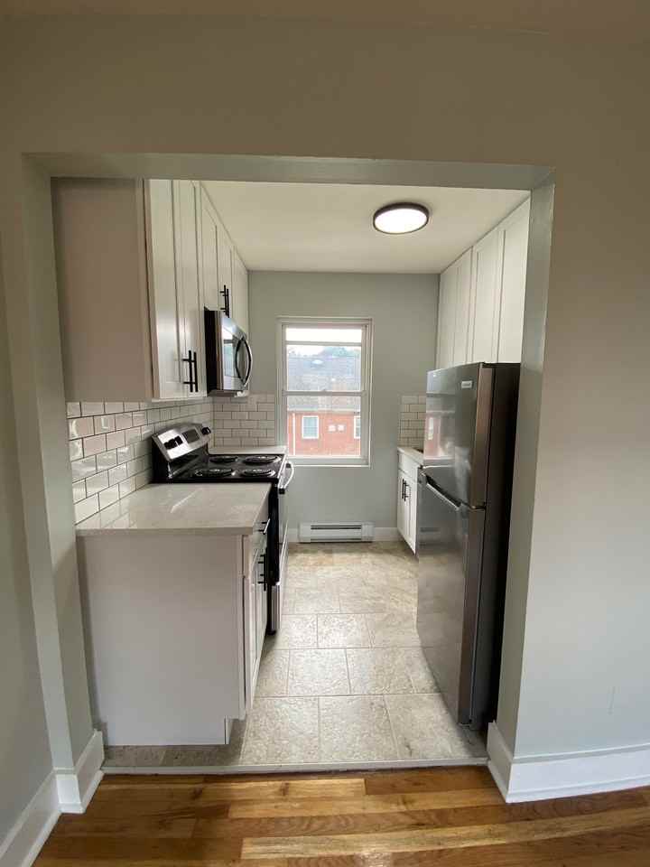 257 Essex Street - Photo 5 of 18