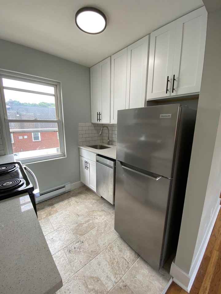 257 Essex Street - Photo 6 of 18