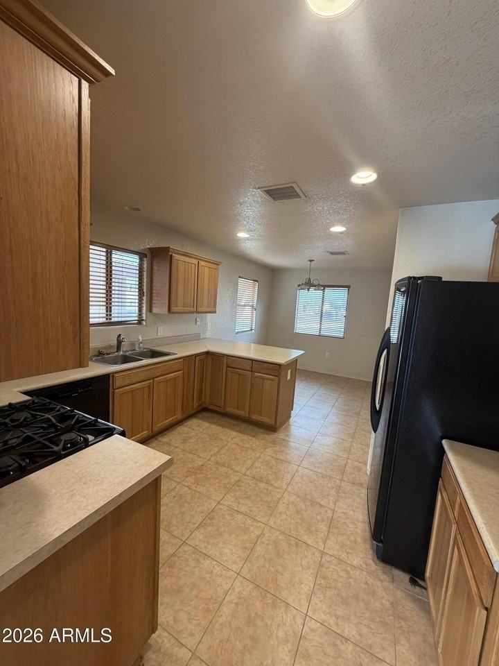 4662 Redwood St - Photo 3 of 28