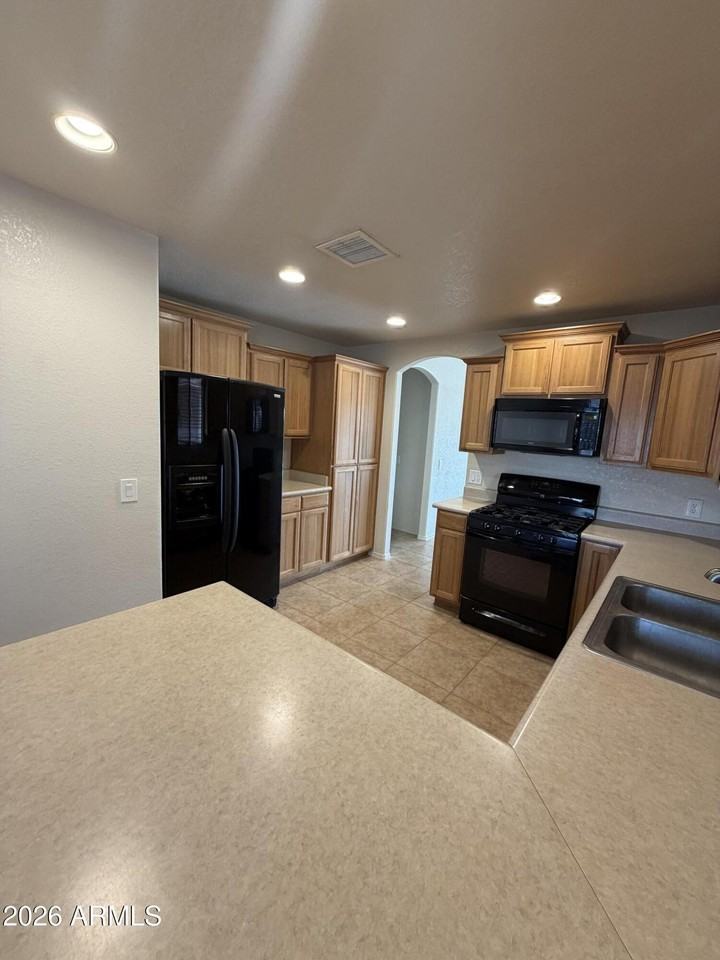 4662 Redwood St - Photo 4 of 28