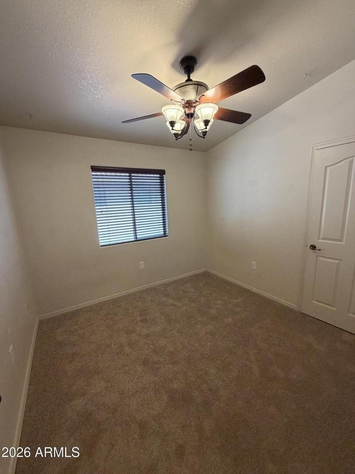 4662 Redwood St - Photo 7 of 28