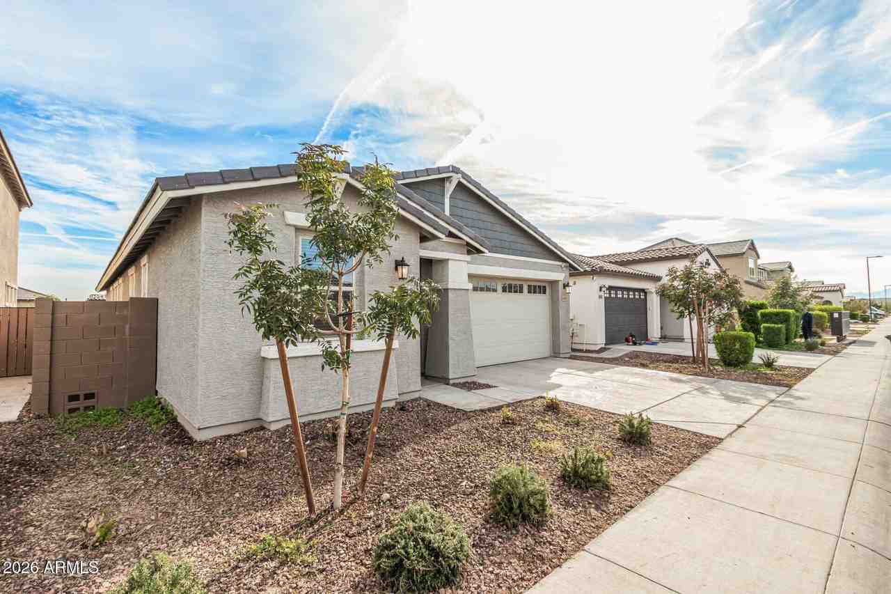 4411 N 94th Dr - Photo 3 of 36