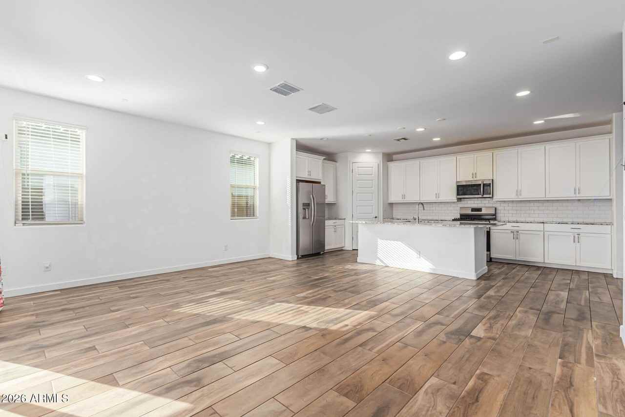 4411 N 94th Dr - Photo 7 of 36