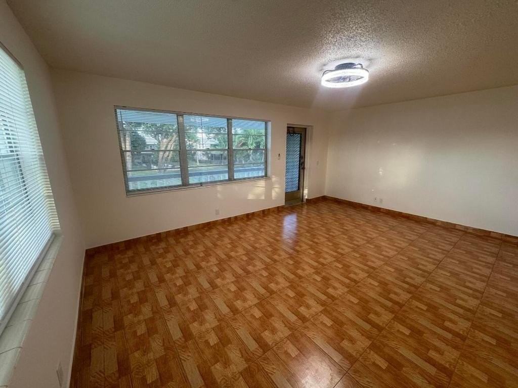 346 Windsor O - Photo 4 of 27