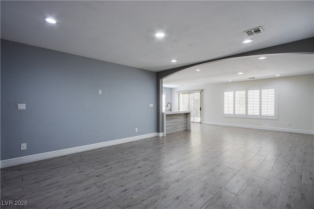 9645 Grapeland Ave - Photo 3 of 8