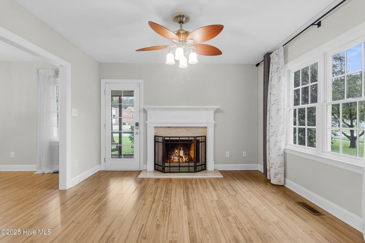 1609 Lucerne Way - Photo 3 of 30