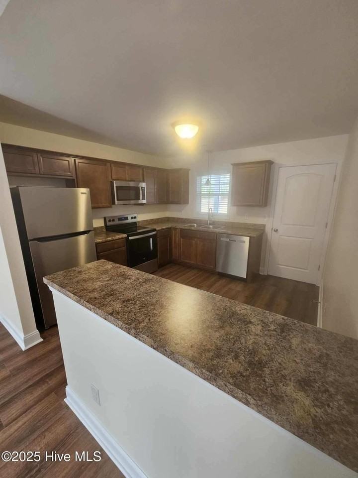 93 Oyster Ln - Photo 2 of 10