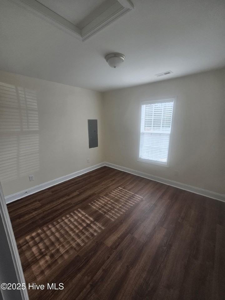 93 Oyster Ln - Photo 3 of 10