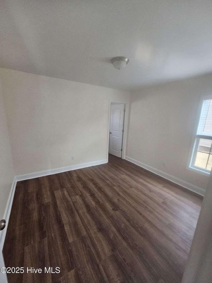 93 Oyster Ln - Photo 5 of 10