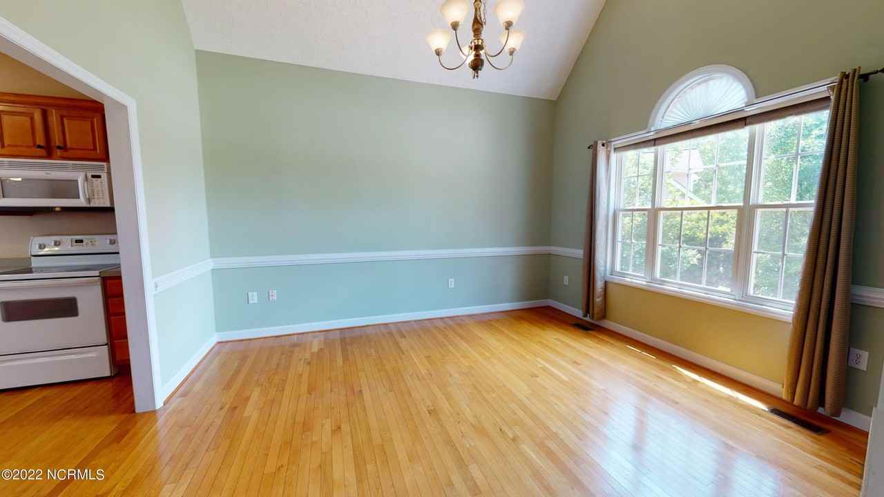 105 Silver Burn Pl - Photo 7 of 24