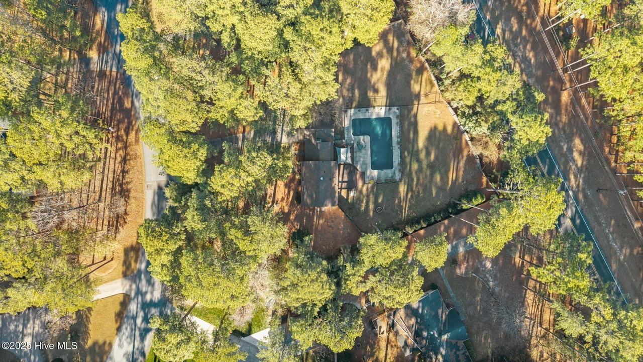 215 Canterbury Rd - Photo 3 of 50