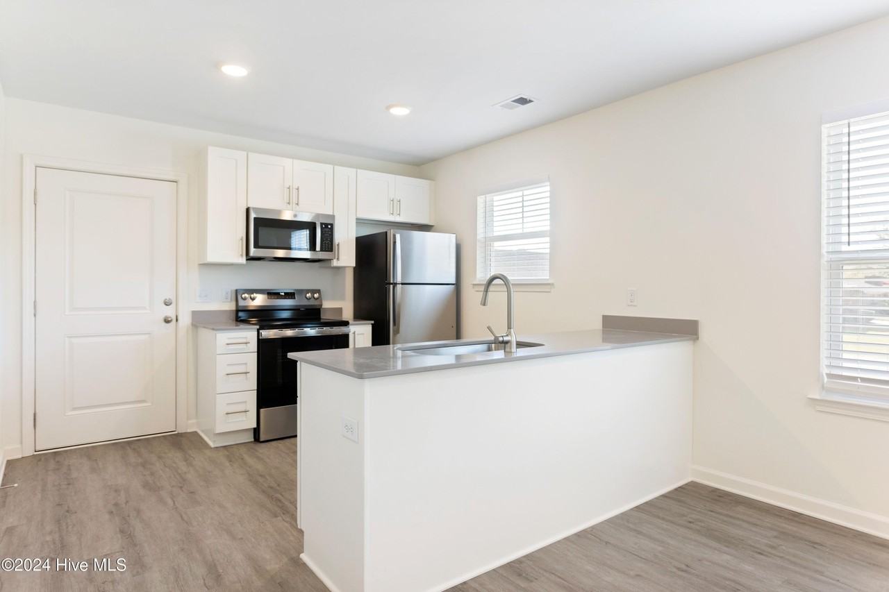 706 Taylor St Apt C #C - Photo 3 of 26