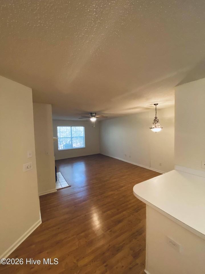 2810 Mulberry Ln Apt B #B - Photo 2 of 11