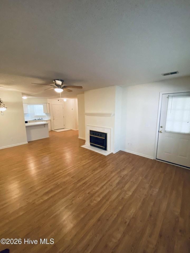 2810 Mulberry Ln Apt B #B - Photo 4 of 11