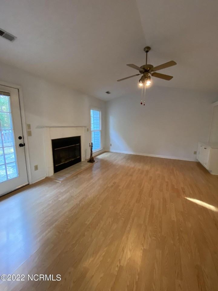 10 Surry Ln - Photo 4 of 14