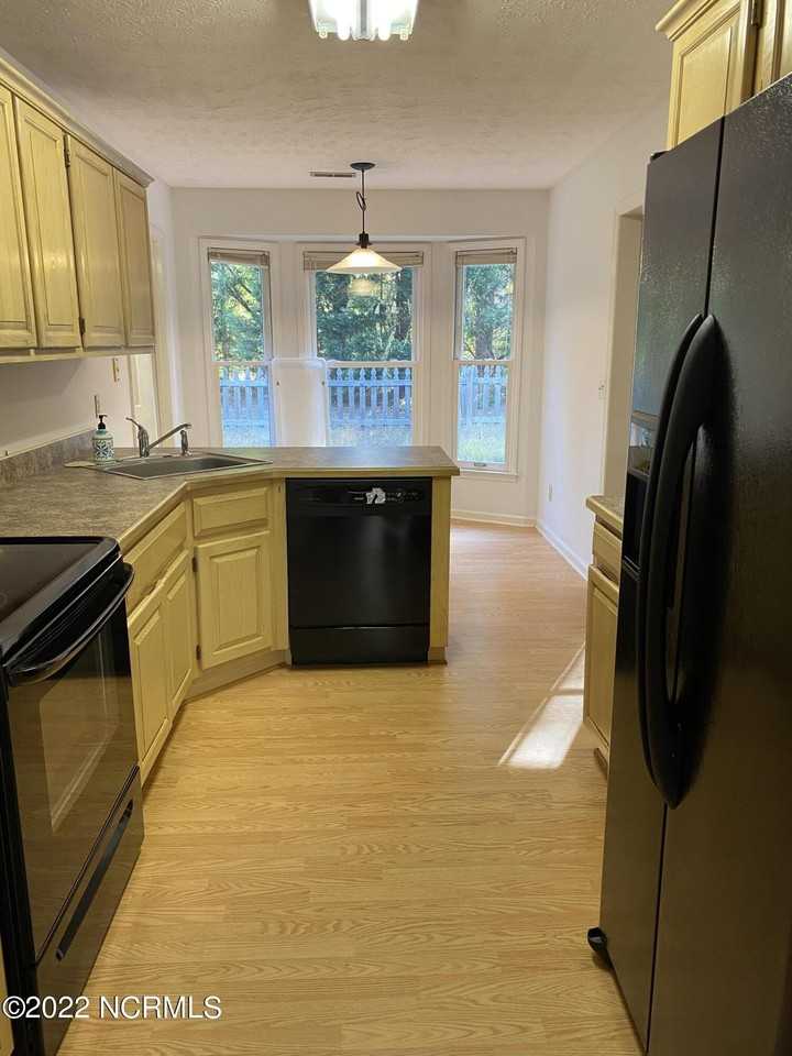 10 Surry Ln - Photo 6 of 14