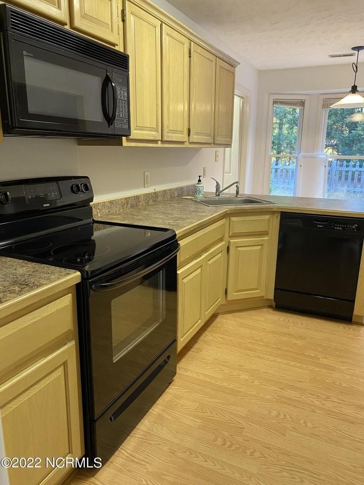 10 Surry Ln - Photo 7 of 14