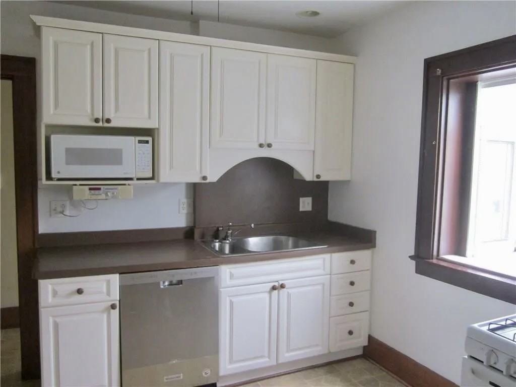 192 Congress Ave #1 - Photo 5 of 10