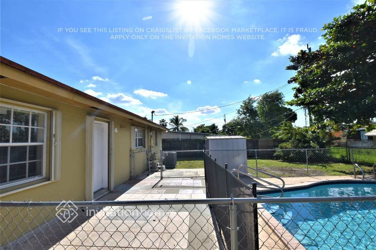 2712 Alcazar Dr - Photo 2 of 4