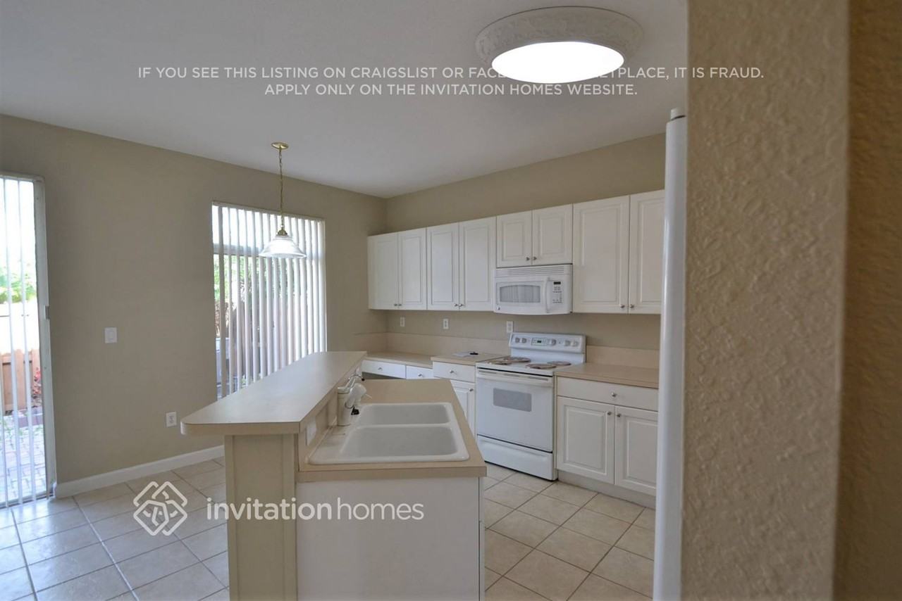 11351 Nw 56th Ter - Photo 5 of 17