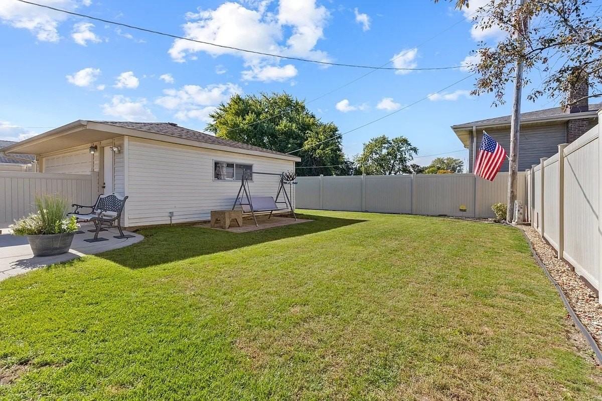 9208 Nashville Ave - Photo 2 of 14