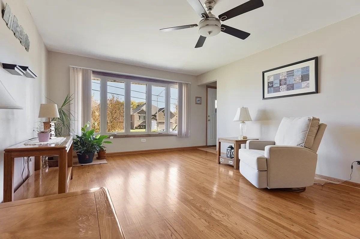 9208 Nashville Ave - Photo 3 of 14