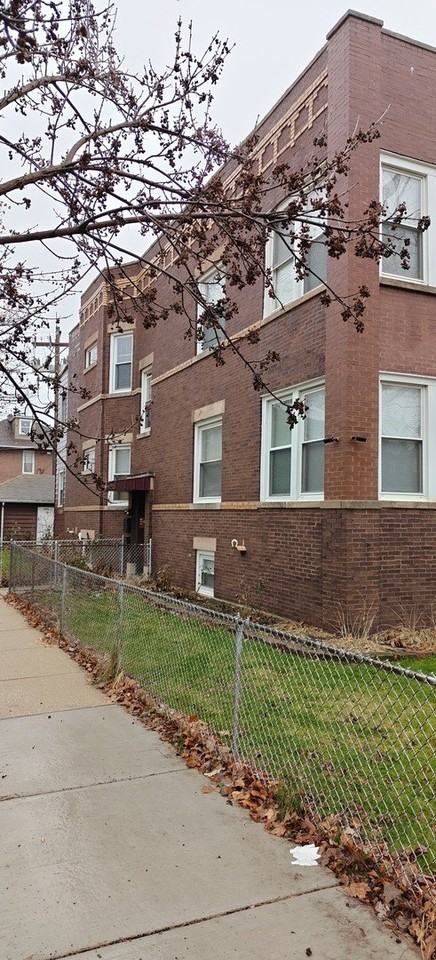 4222 N Laramie Avenue unit: Garden - Photo 2 of 8