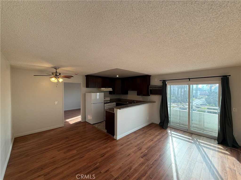 400 N Hobart Blvd #301 - Photo 2 of 24