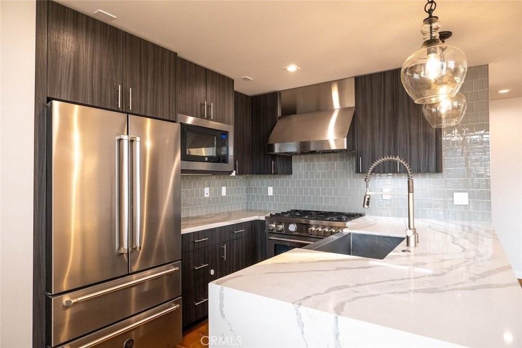 1825 11th St - Photo 3 of 30