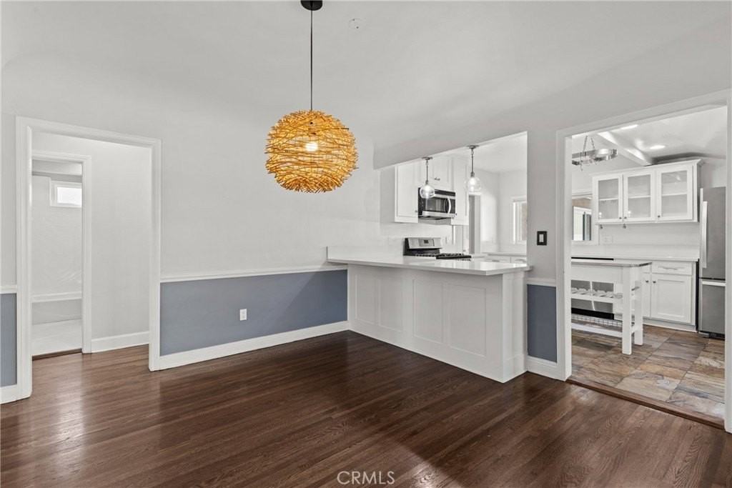 11147 Hortense St - Photo 5 of 17