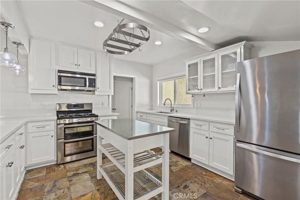 11147 Hortense St - Photo 6 of 17