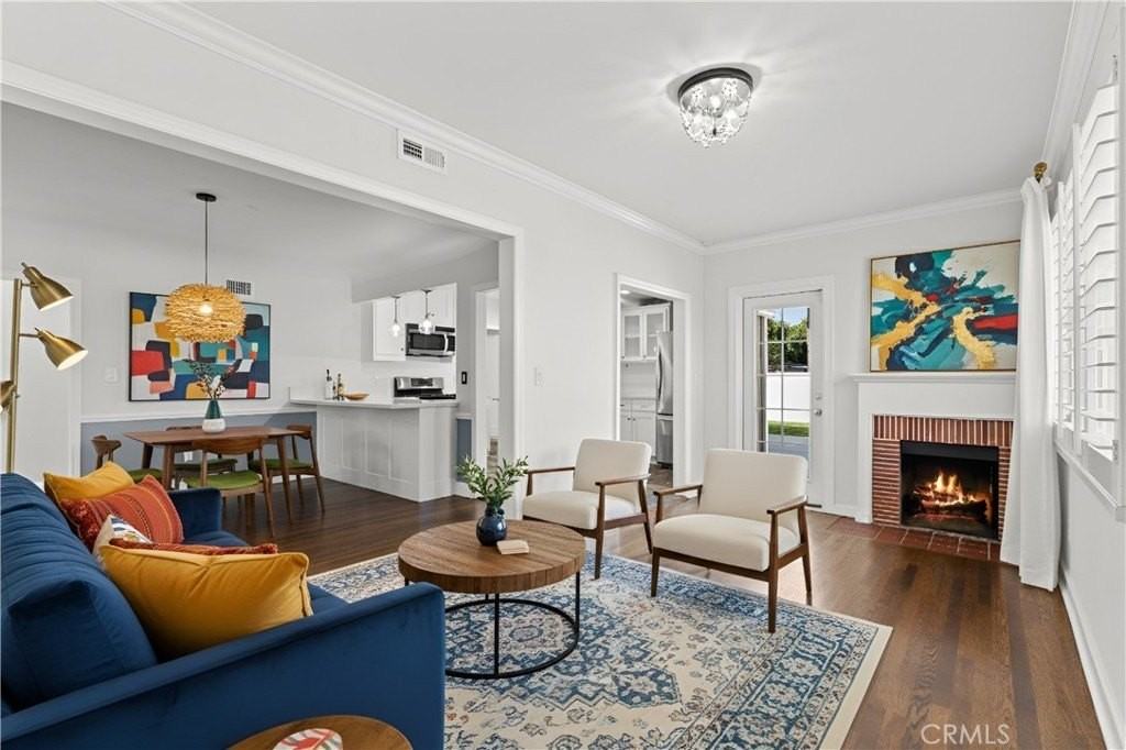 11147 Hortense St - Photo 7 of 17