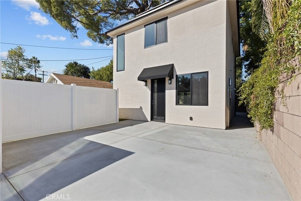 11145 Hortense St - Photo 2 of 16