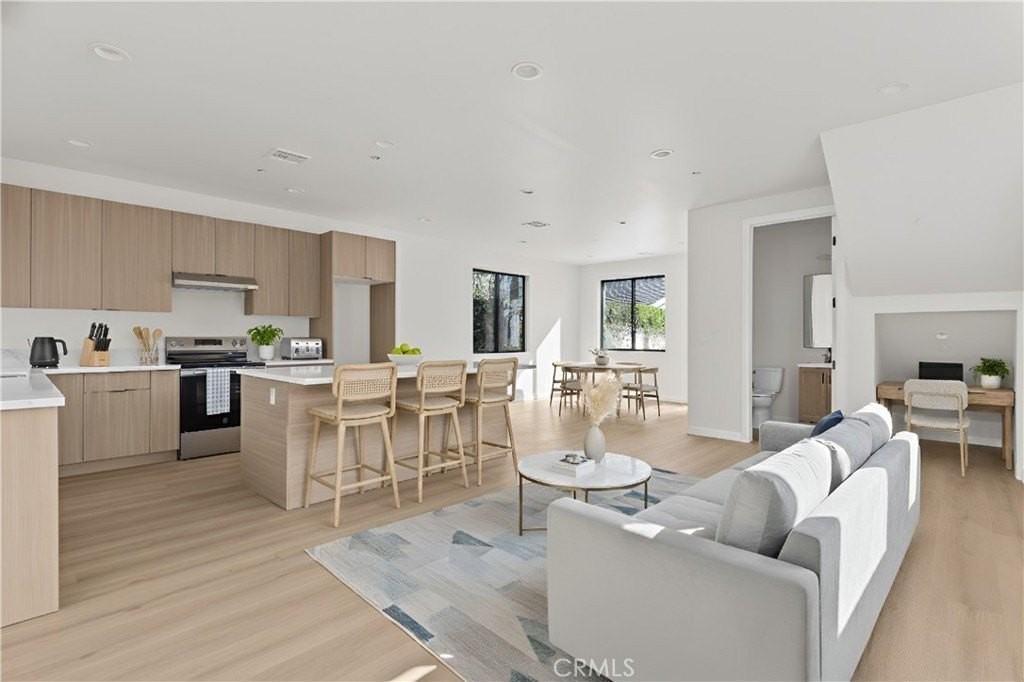 11145 Hortense St - Photo 3 of 16