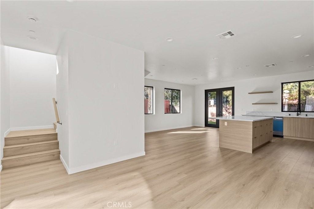 11145 Hortense St - Photo 4 of 16