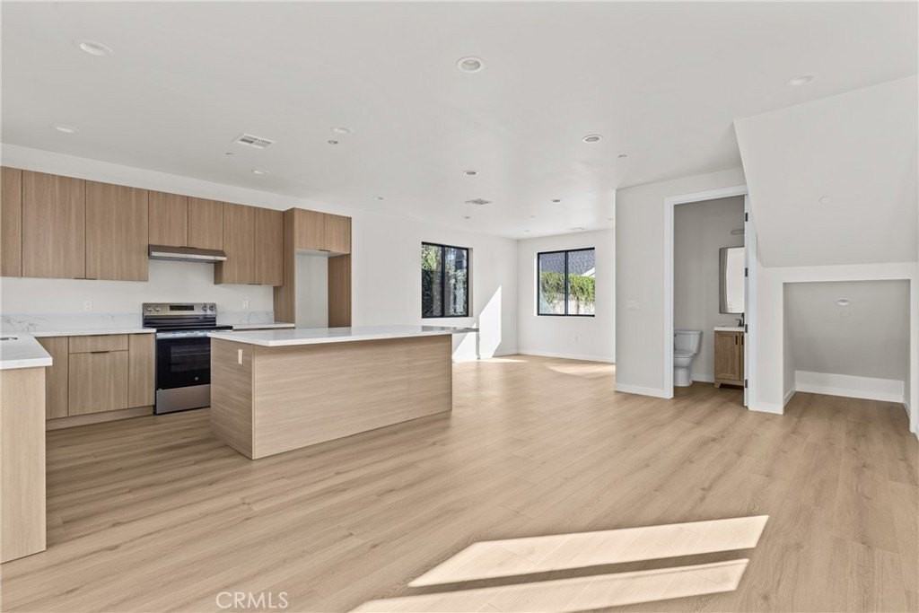 11145 Hortense St - Photo 6 of 16