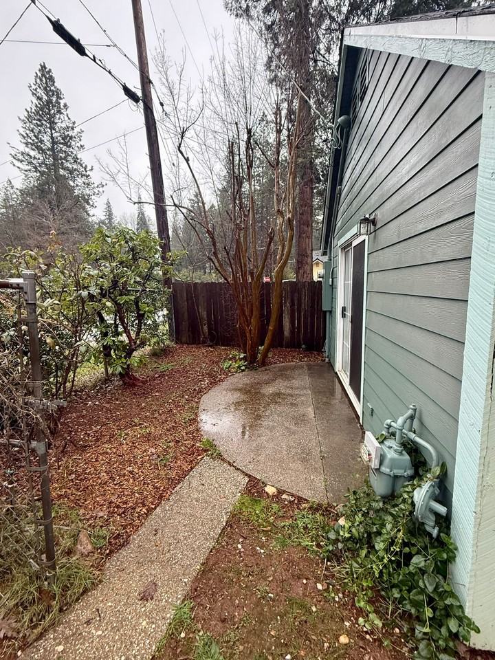 10886 Pine Hill Dr #1 - Photo 4 of 20