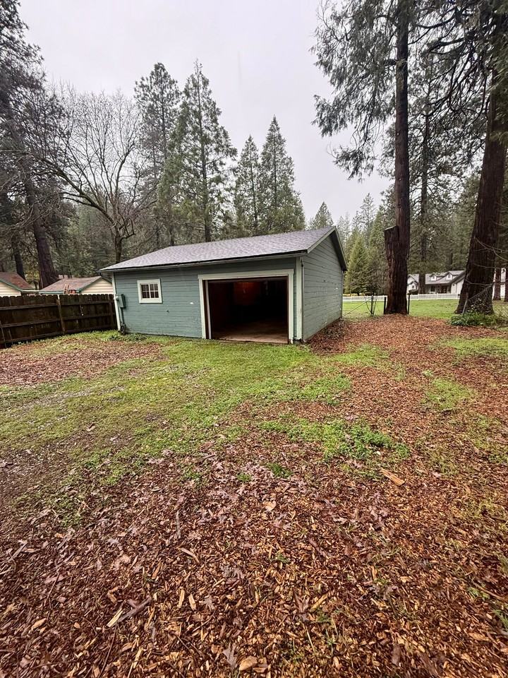 10886 Pine Hill Dr #1 - Photo 7 of 20