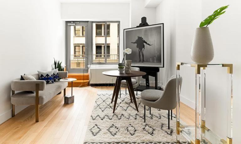 45 Wall St #912B - Photo 2 of 8