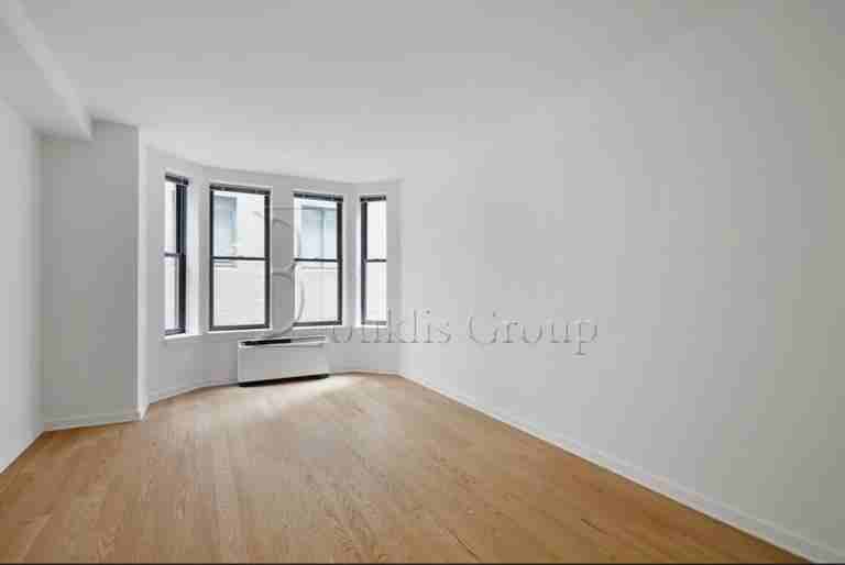 37 Wall St #7H - Photo 2 of 8