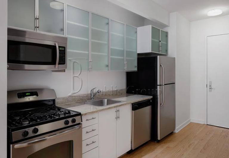 37 Wall St #7H - Photo 3 of 8