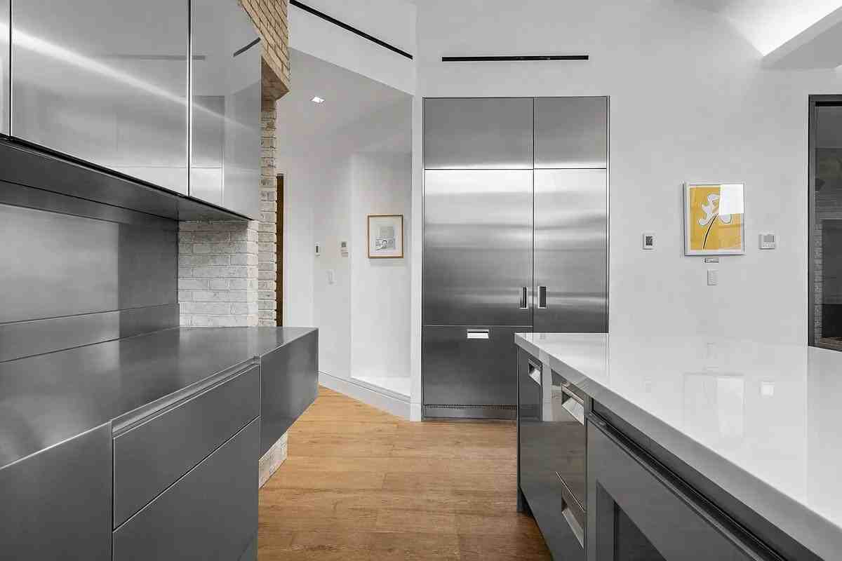 640 Broadway - Photo 7 of 20