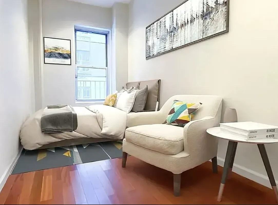 129 W 56th St #5B - Photo 3 of 5