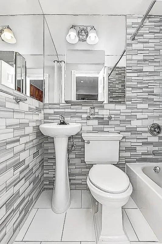 438 W 52nd St #6C - Photo 4 of 4