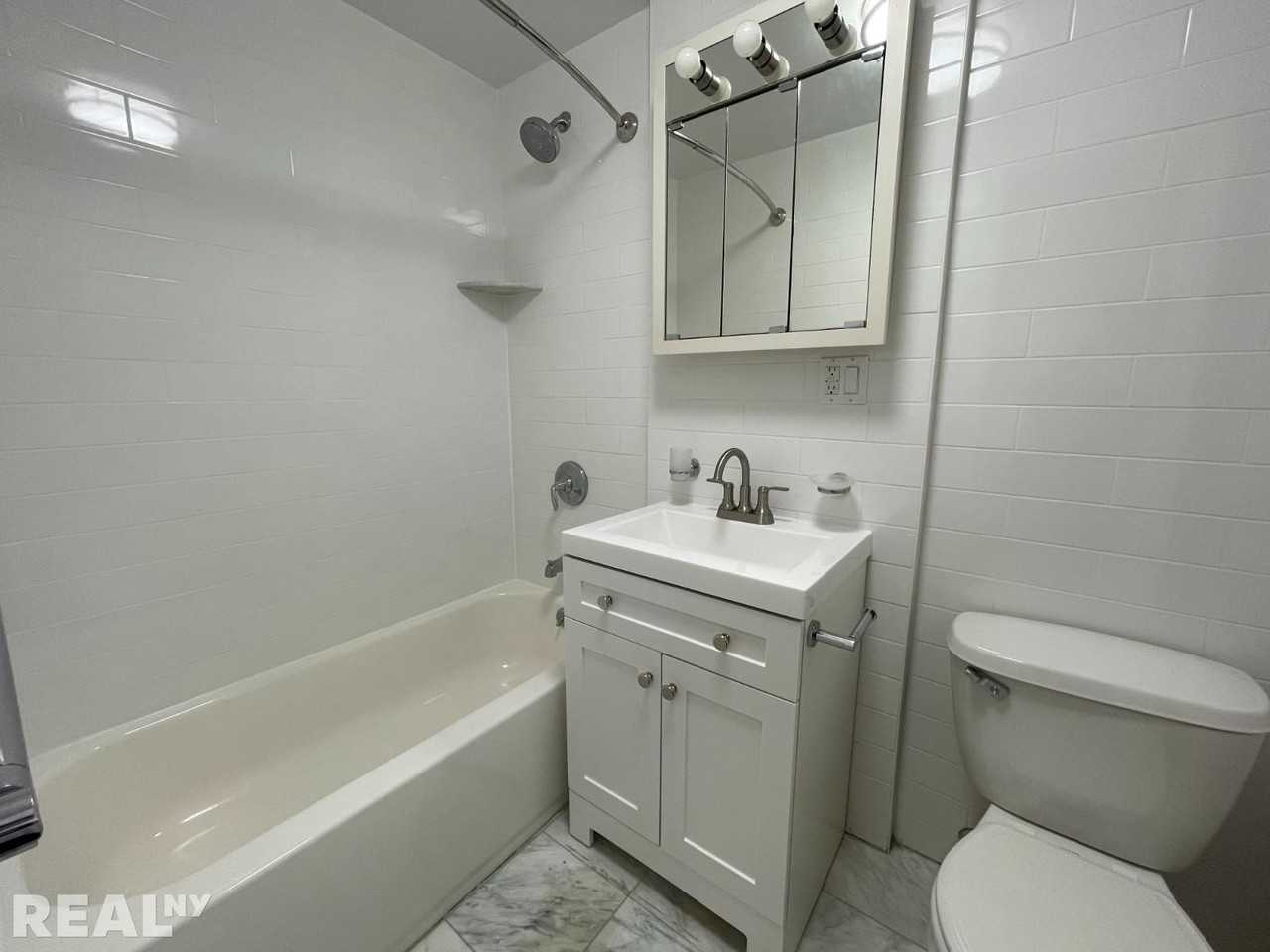 304 E 49th St #4A - Photo 4 of 4