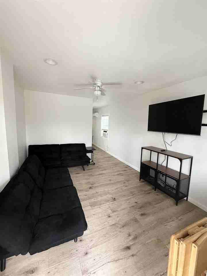 2213 Holton St - Photo 3 of 10