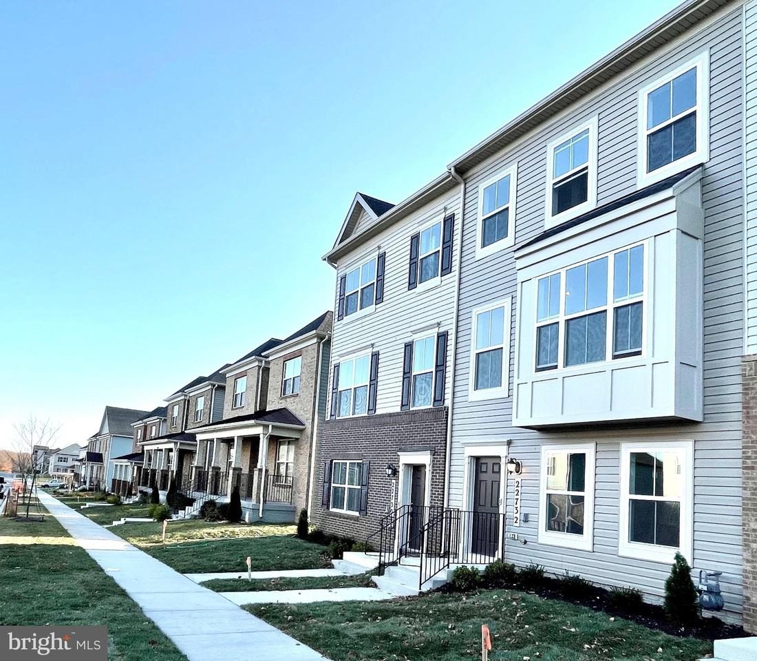 22732 Tate St - Photo 2 of 28