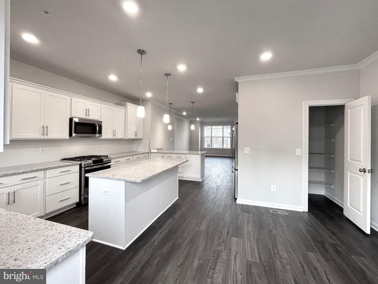 22732 Tate St - Photo 4 of 28