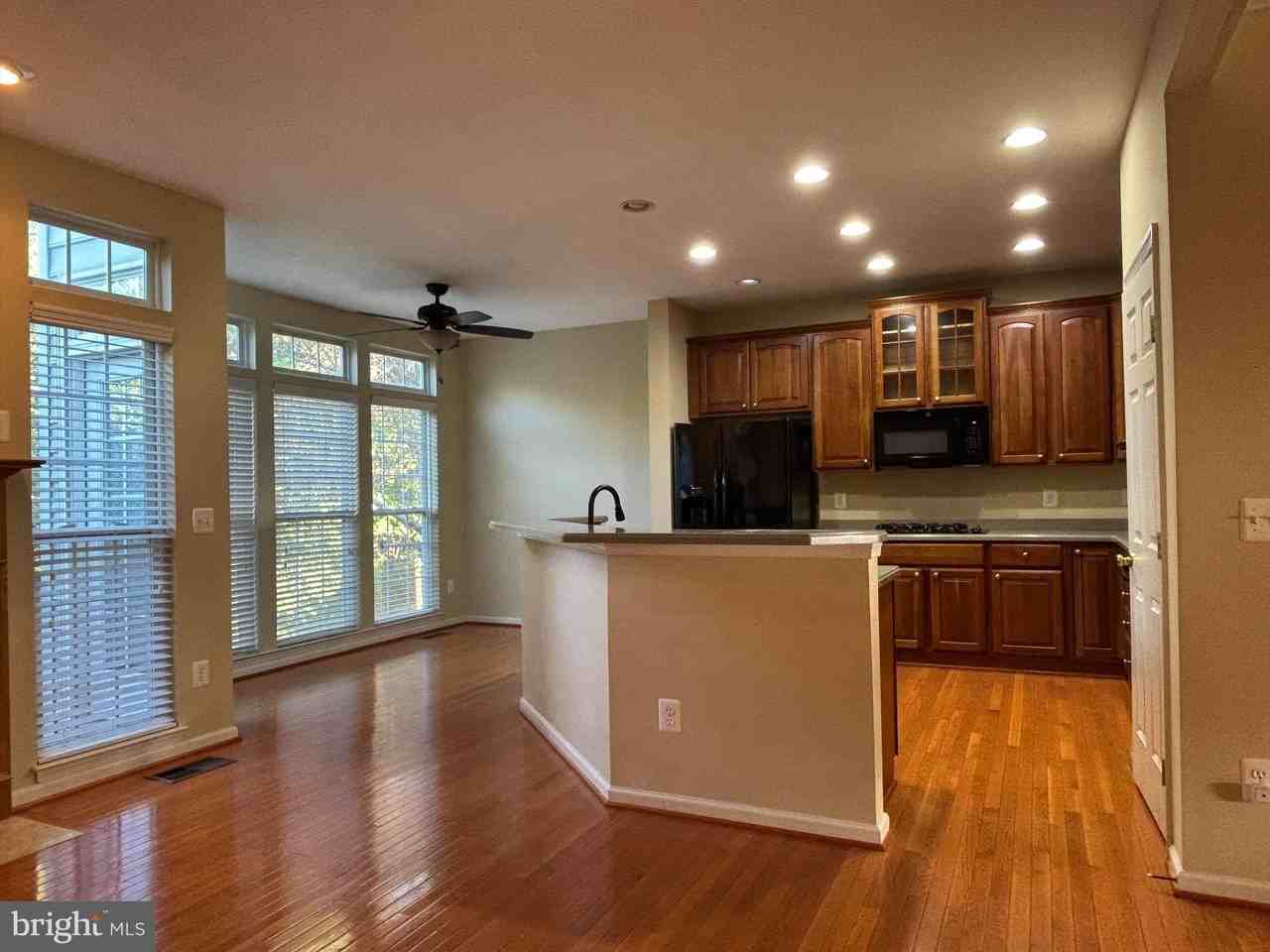 1538 Grosbeak Ct - Photo 5 of 23