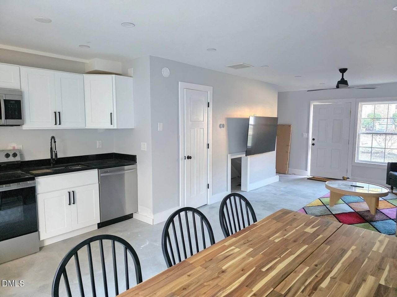 112 Friar Ln - Photo 2 of 17